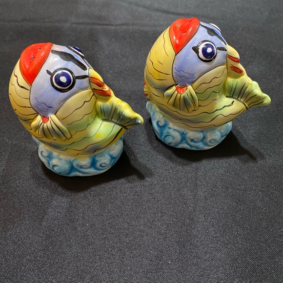 Vintage Anne Ormsby Ceramic Fish Salt & Pepper Shaker - Picture 5 of 6